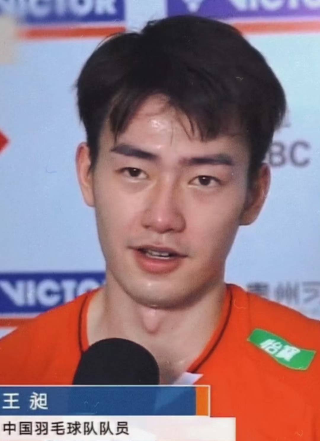 恋爱好甜！男友王昶直播间卖奶粉人夫感滿满必一体育运动app钱天一：国乒女神高调(图2)